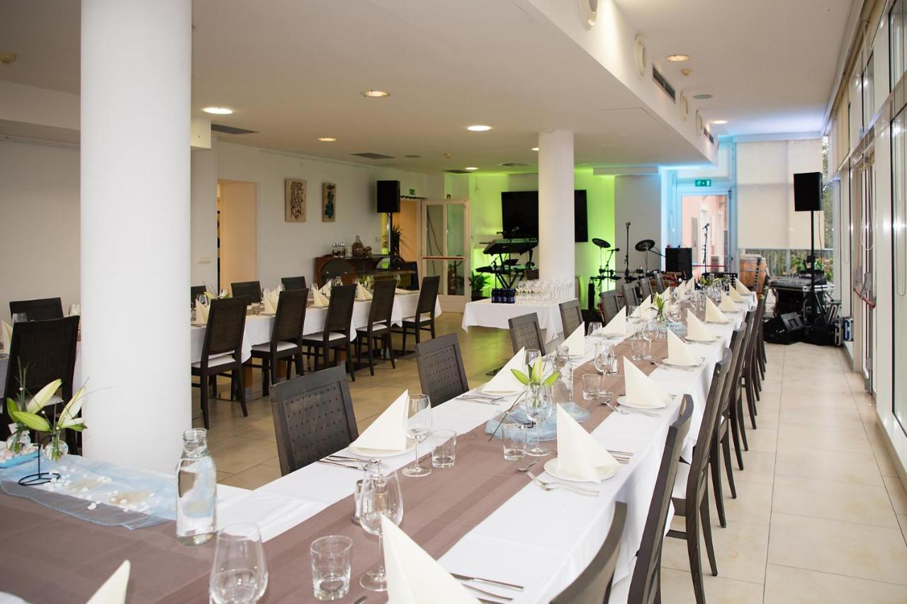 Hotel Kozana Dobrovo Luaran gambar