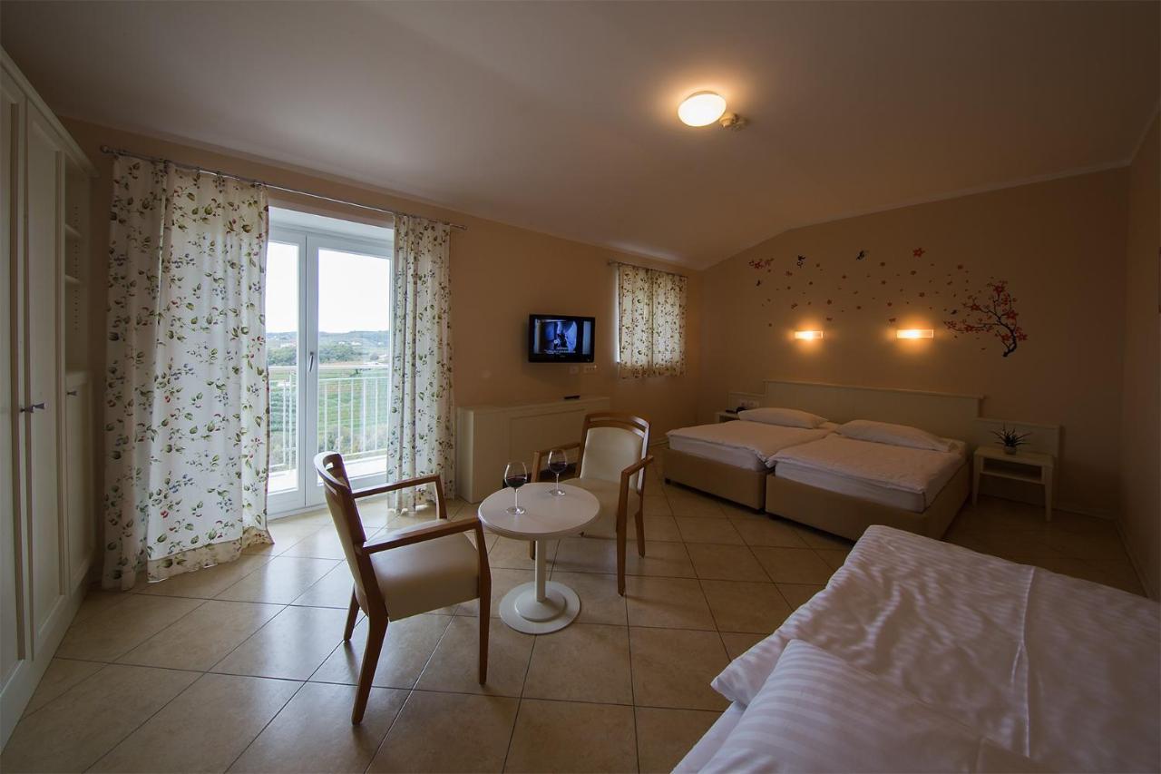 Hotel Kozana Dobrovo Luaran gambar
