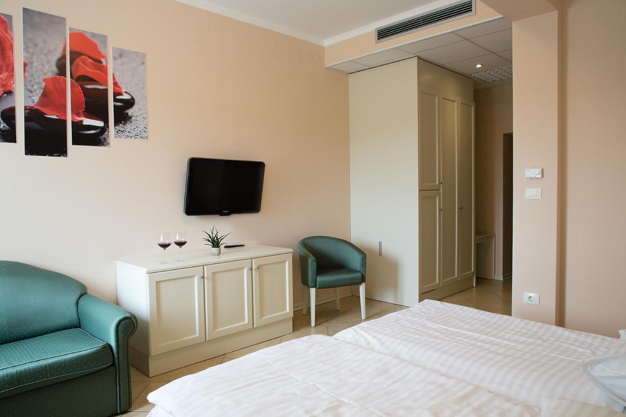 Hotel Kozana Dobrovo Luaran gambar
