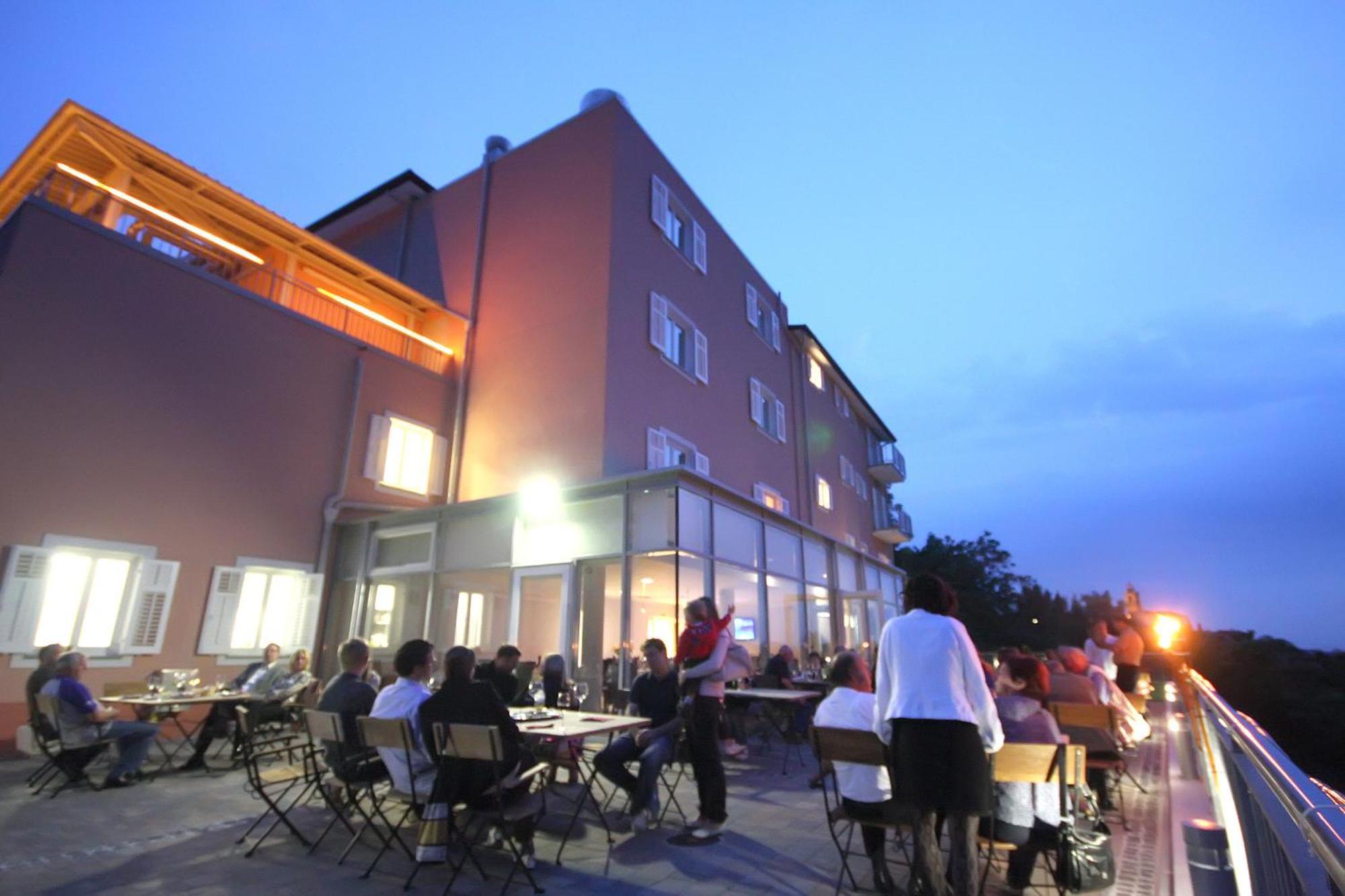 Hotel Kozana Dobrovo Luaran gambar