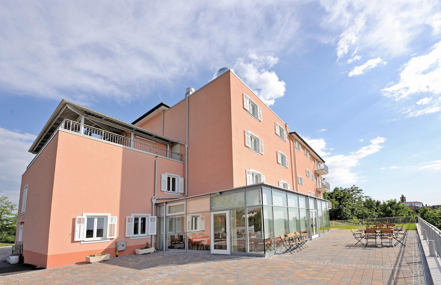 Hotel Kozana Dobrovo Luaran gambar