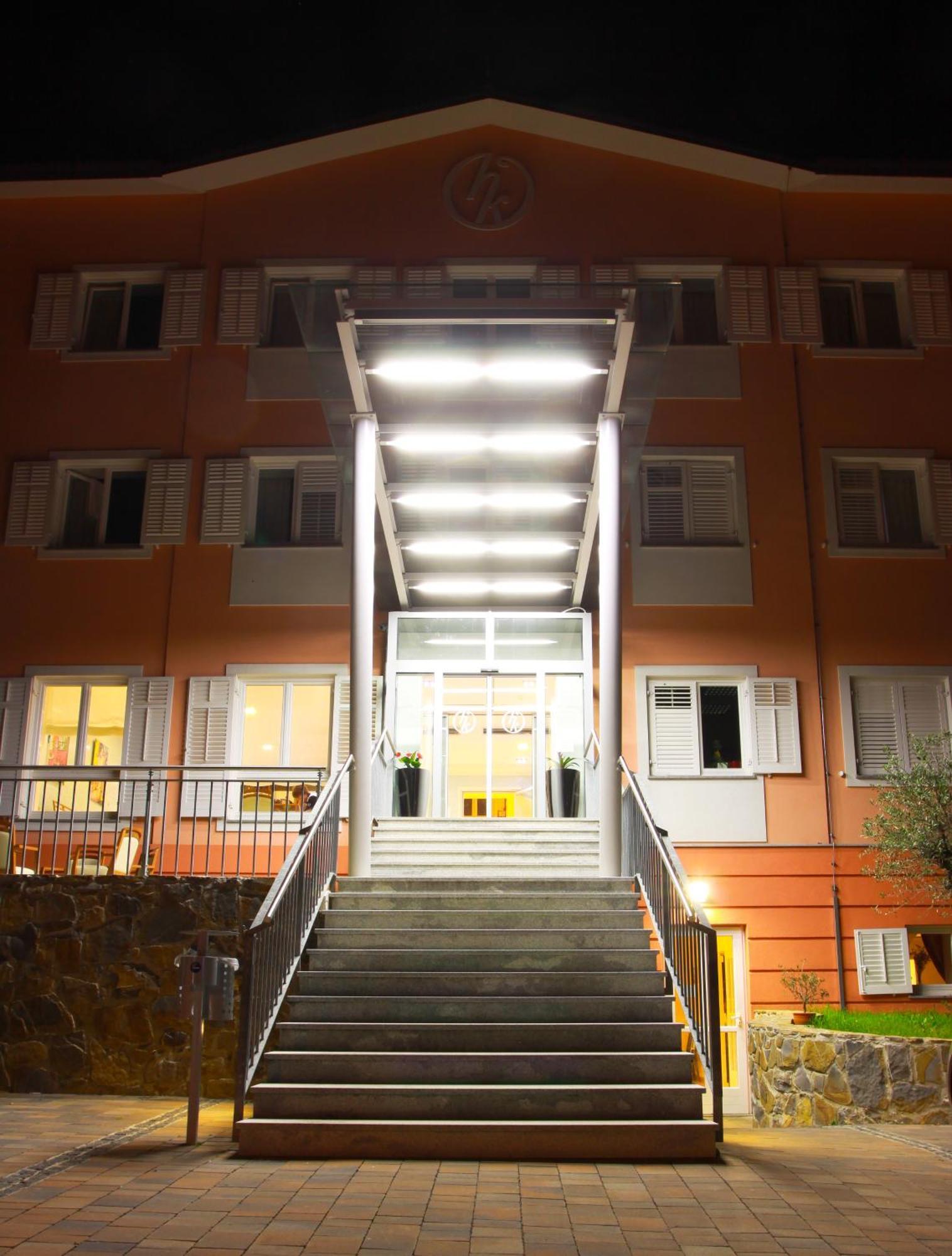 Hotel Kozana Dobrovo Luaran gambar